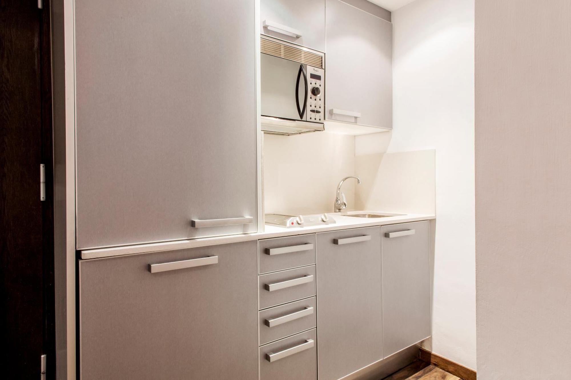 Estudio Estándar con terraza (2 adultos)